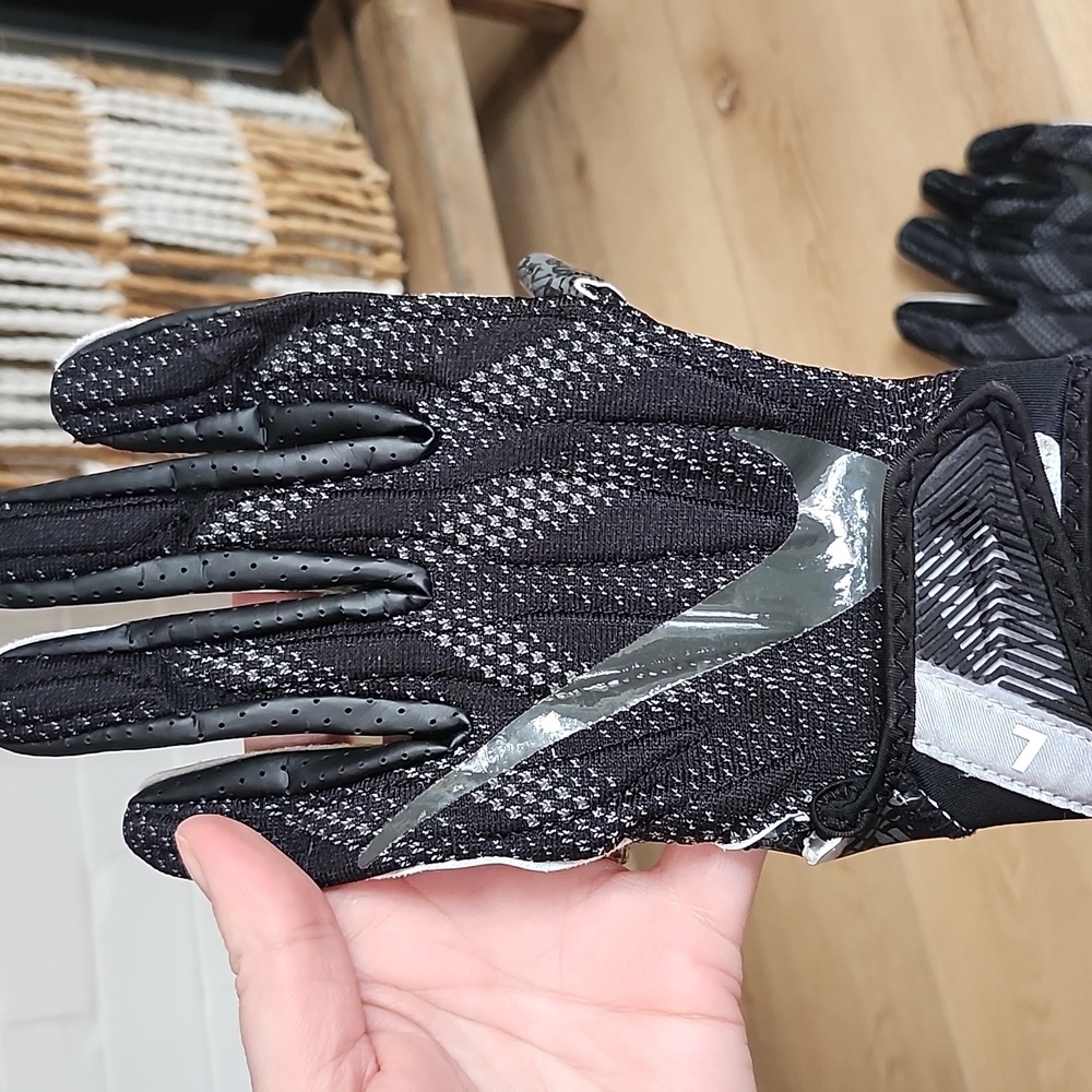 Nike football gloves, large - Picture 2 of 6